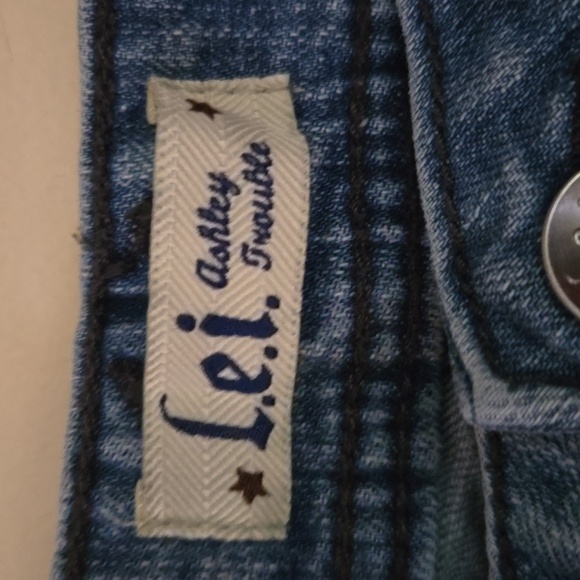 Y2K l.e.i Ashley Trouble flare leg jeans - Picture 3 of 7